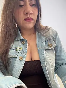 Snapshot of Iam__Cristal chatting on November 4, 2025, 9:18 pm Iam Cristal online show from November 4, 2025, 9:18 pm