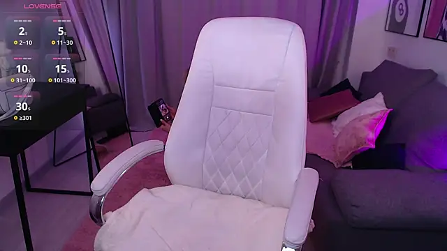 Snapshot of Fay_Dunaway chatting on January 8, 2026, 2:12 pm Fay Dunaway online show from January 8, 2026, 2:12 pm