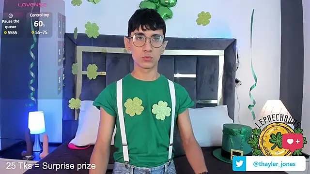 Snapshot of Thayler_jones chatting on March 17, 2025, 11:31 am Thayler jones online show from March 17, 2025, 11:31 am