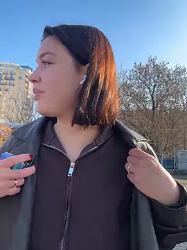 KikiWatson online show from November 17, 2025, 7:01 am