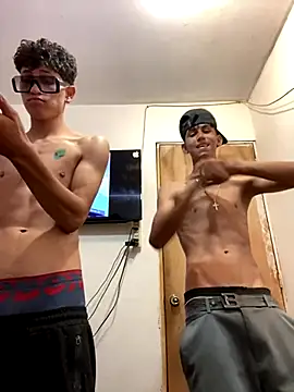 Snapshot of LatinBoysxxx chatting on December 6, 2024, 1:46 am LatinBoysxxx online show from December 6, 2024, 1:46 am