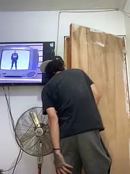 Snapshot of LatinBoysxxx chatting on February 15, 2025, 9:28 pm LatinBoysxxx online show from February 15, 2025, 9:28 pm