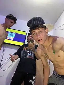 Snapshot of LatinBoysxxx chatting on January 16, 2025, 11:37 pm LatinBoysxxx online show from January 16, 2025, 11:37 pm