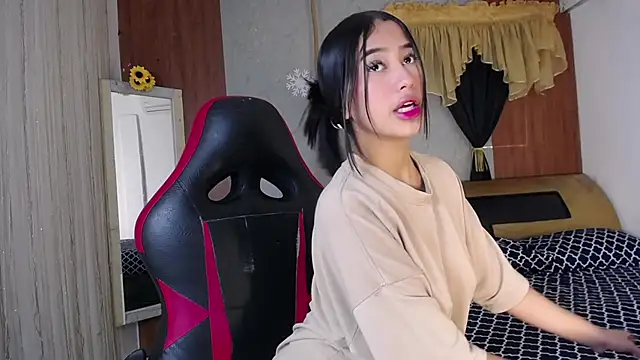 Snapshot of hera_divine chatting on February 24, 2026, 9:15 pm hera divine online show from February 24, 2026, 9:15 pm