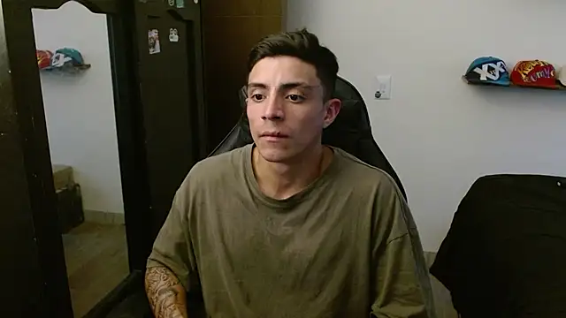 Snapshot of kv___xxx_ chatting on December 18, 2025, 9:40 pm kv xxx online show from December 18, 2025, 9:40 pm