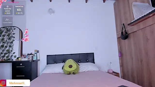 medussa13  online show from March 18, 2026, 12:08 pm