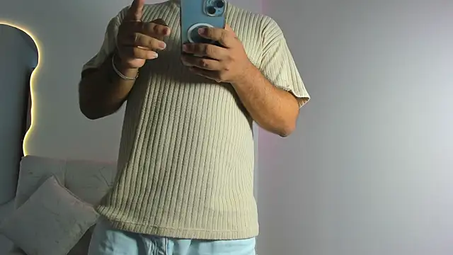 dylanchilii31 online show from April 23, 2026, 2:40 pm