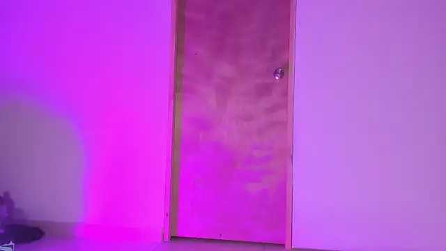 dylanchilii31 online show from April 8, 2026, 2:13 am