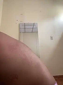 dylanchilii31 online show from December 1, 2024, 5:07 pm