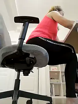 Snapshot of uber_babe chatting on February 4, 2025, 7:00 pm uber babe online show from February 4, 2025, 7:00 pm