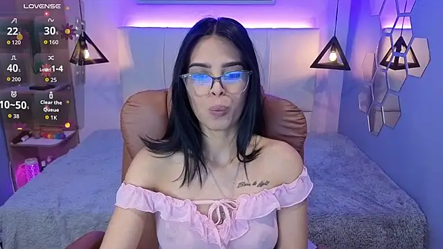 Snapshot of AlessiaVal_ chatting on October 13, 2025, 3:46 pm AlessiaVal online show from October 13, 2025, 3:46 pm