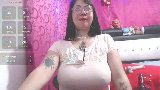 Snapshot of Saloome- chatting on September 12, 2025, 8:41 pm Saloome- online show from September 12, 2025, 8:41 pm