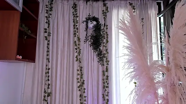 HannaRhodes online show from April 18, 2026, 7:07 pm