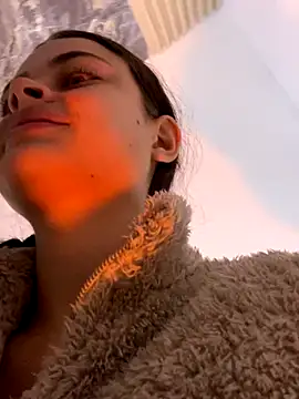 HannaRhodes online show from September 28, 2025, 12:56 pm