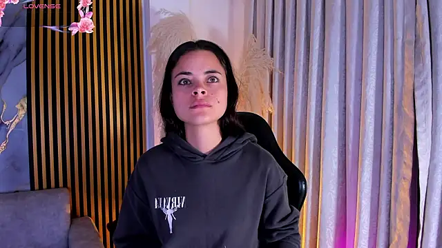 HannaRhodes online show from March 22, 2026, 10:50 am