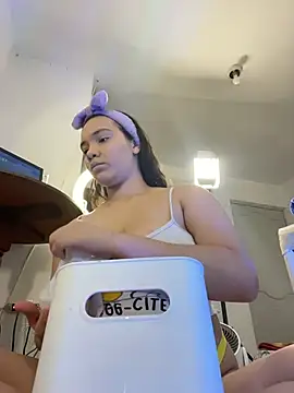 MadelineBenet online show from March 1, 2026, 9:59 pm