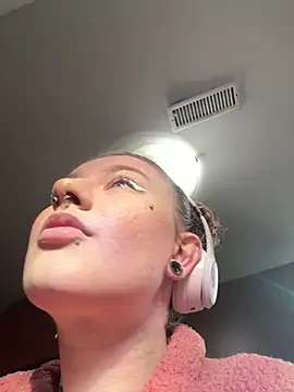 Snapshot of sluttysmiley chatting on December 17, 2025, 6:35 pm sluttysmiley online show from December 17, 2025, 6:35 pm