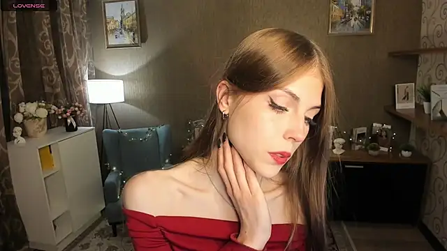 Snapshot of DarleneHatt chatting on September 18, 2025, 12:35 am DarleneHatt online show from September 18, 2025, 12:35 am
