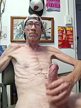 Snapshot of Undercover_Pornstar chatting on July 3, 2026, 9:43 pm Undercover Pornstar online show from July 3, 2026, 9:43 pm