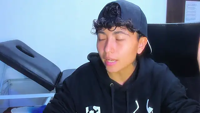 Snapshot of Im_Mathias chatting on February 11, 2026, 3:28 am Im Mathias online show from February 11, 2026, 3:28 am