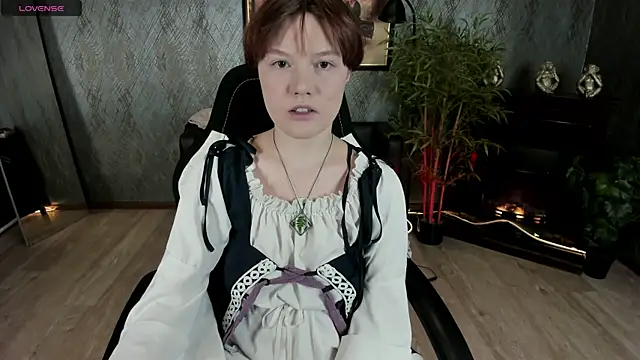 DreamyLuna online show from November 28, 2025, 9:04 pm