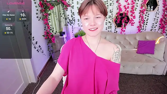 DreamyLuna online show from December 2, 2025, 8:21 pm