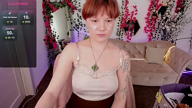 DreamyLuna online show from November 22, 2025, 8:40 pm