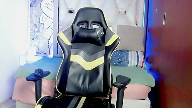 Snapshot of johnny_cagee chatting on December 15, 2025, 3:34 am johnny cagee online show from December 15, 2025, 3:34 am