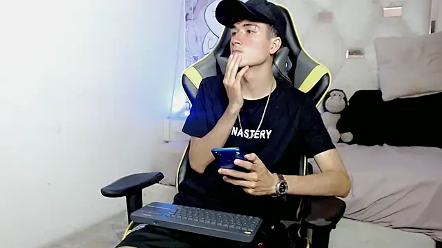 Snapshot of johnny_cagee chatting on January 12, 2026, 3:24 am johnny cagee online show from January 12, 2026, 3:24 am