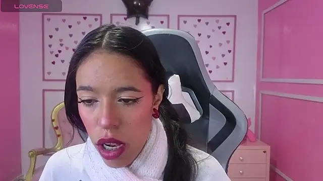 Snapshot of stephania_t chatting on November 7, 2025, 11:48 am stephania t online show from November 7, 2025, 11:48 am