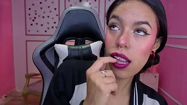 Snapshot of stephania_t chatting on November 12, 2025, 11:47 am stephania t online show from November 12, 2025, 11:47 am