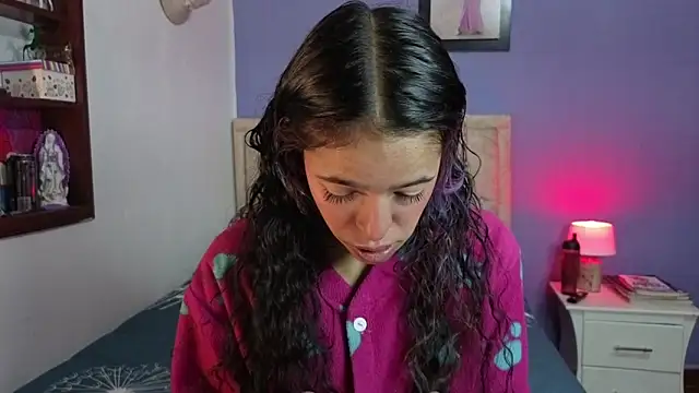 stephania t online show from April 7, 2026, 3:14 pm