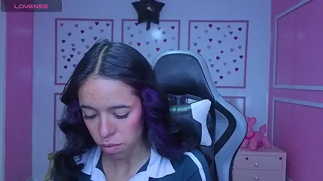 Snapshot of stephania_t chatting on November 4, 2025, 12:42 pm stephania t online show from November 4, 2025, 12:42 pm