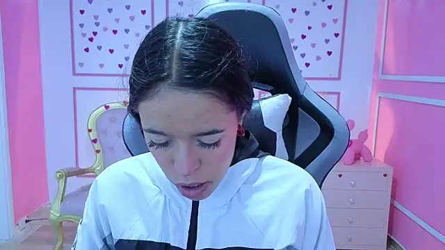 Snapshot of stephania_t chatting on November 5, 2025, 12:30 pm stephania t online show from November 5, 2025, 12:30 pm