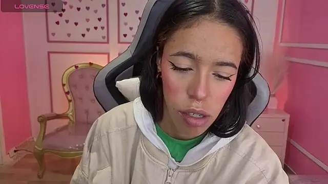 Snapshot of stephania_t chatting on November 25, 2025, 12:27 pm stephania t online show from November 25, 2025, 12:27 pm