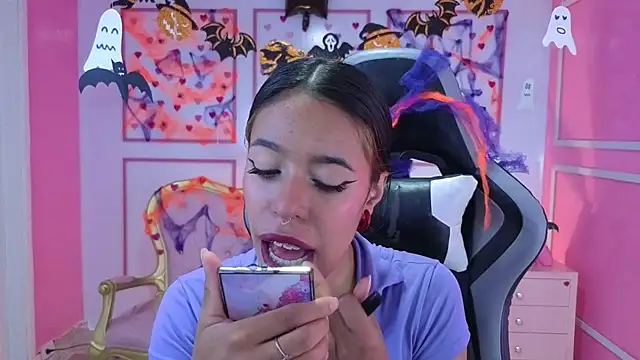 Snapshot of stephania_t chatting on October 27, 2025, 11:55 am stephania t online show from October 27, 2025, 11:55 am