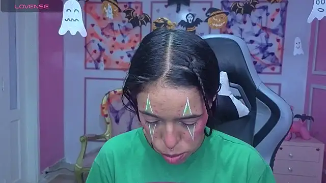 Snapshot of stephania_t chatting on October 31, 2025, 12:46 pm stephania t online show from October 31, 2025, 12:46 pm