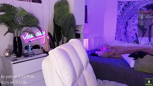 violetviolator online show from October 18, 2025, 4:25 am