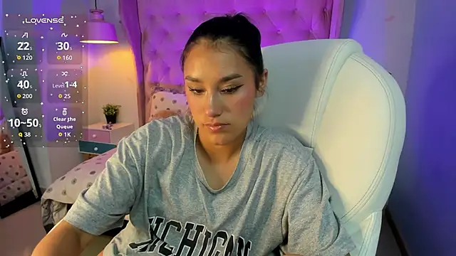 Snapshot of _Sophie__miller chatting on February 8, 2026, 8:17 pm Sophie miller online show from February 8, 2026, 8:17 pm