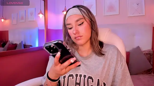  Sophie  miller online show from March 28, 2026, 7:59 pm