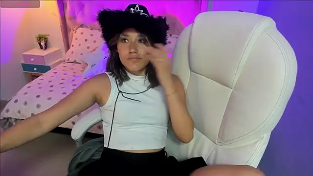 Snapshot of _Sophie__miller chatting on February 7, 2026, 10:51 pm Sophie miller online show from February 7, 2026, 10:51 pm