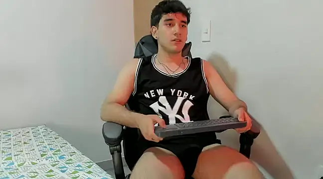 Snapshot of leo030809 chatting on December 7, 2024, 2:47 am leo030809 online show from December 7, 2024, 2:47 am