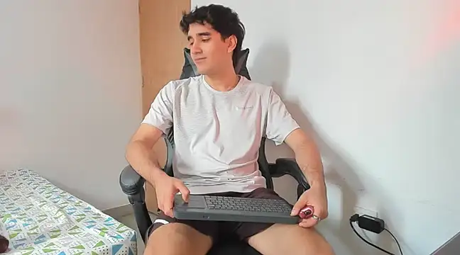 Snapshot of leo030809 chatting on March 18, 2025, 4:17 pm leo030809 online show from March 18, 2025, 4:17 pm