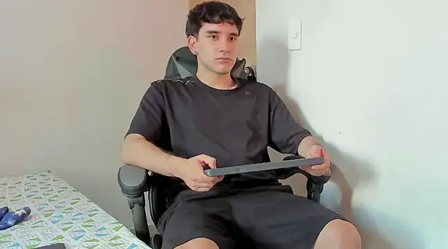 Snapshot of leo030809 chatting on December 5, 2024, 2:17 pm leo030809 online show from December 5, 2024, 2:17 pm