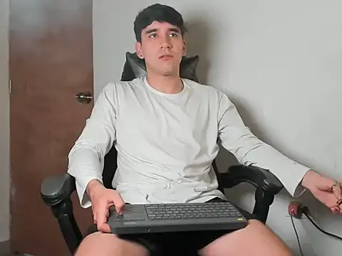 Snapshot of leo030809 chatting on March 3, 2026, 2:51 am leo030809 online show from March 3, 2026, 2:51 am