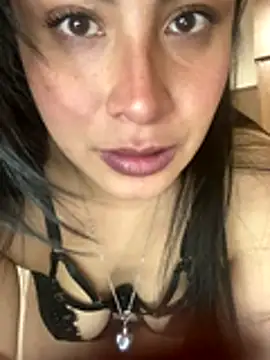 Snapshot of Effyvice13 chatting on December 19, 2025, 5:26 pm Effyvice13 online show from December 19, 2025, 5:26 pm