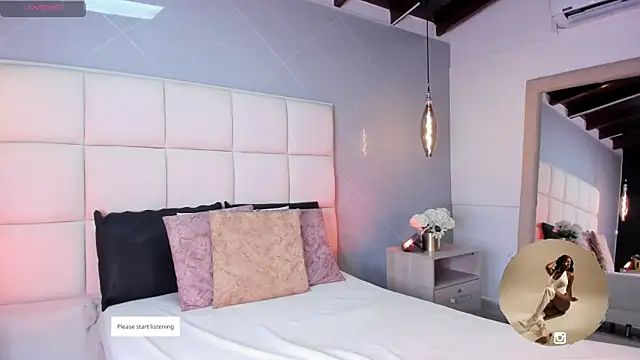 SaraMonroe1 online show from November 18, 2025, 11:35 am