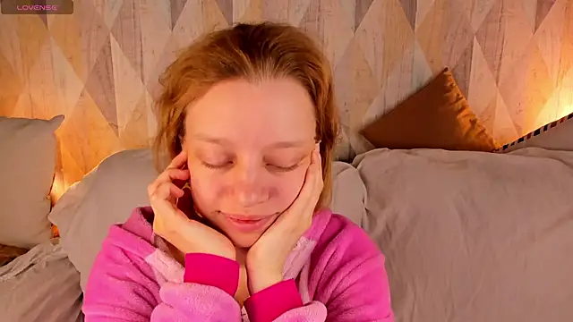 Snapshot of Michelle_Blond chatting on May 27, 2026, 1:57 am Michelle Blond online show from May 27, 2026, 1:57 am