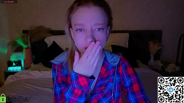 Snapshot of Michelle_Blond chatting on April 27, 2026, 1:03 am Michelle Blond online show from April 27, 2026, 1:03 am