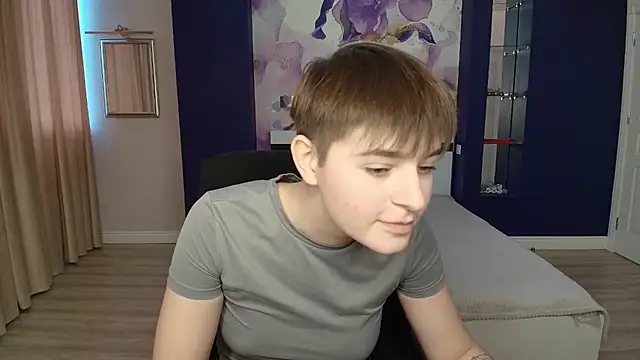 Snapshot of EmiliaYours chatting on October 19, 2025, 1:14 pm EmiliaYours online show from October 19, 2025, 1:14 pm